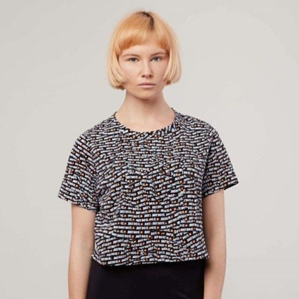 NIKE NSW Crop Top “Just Do It” Black White Orange Woman’s Size Small